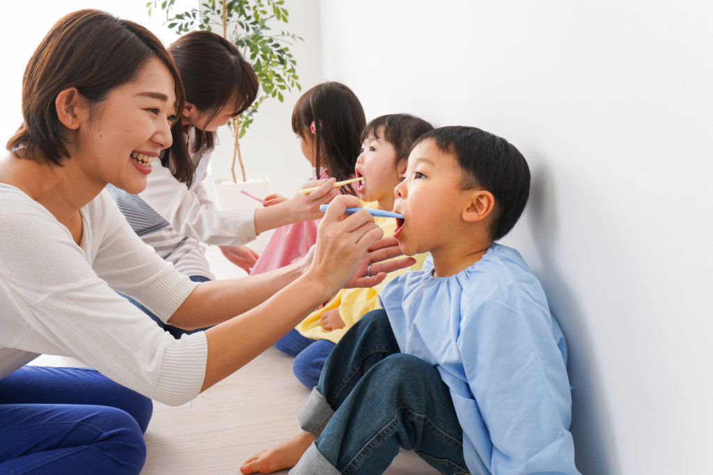 保育園の歯磨き指導のすすめ方｜ねらいと新しい生活様式での注意点