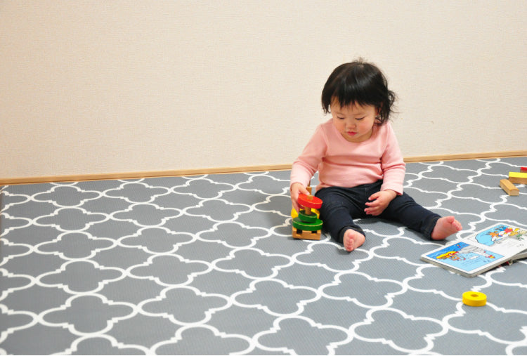 プレイマット 防炎 リバーシブル ふかふか キッズプレイマット Lサイズ 撥水 防水 ウォータープルーフ 赤ちゃん フロアマット PEマット 両面撥水 防音 厚手 クッションマット キッズ ハイハイ かわいい 子供部屋 リビング 保育園 子ども園 お手入れ簡単