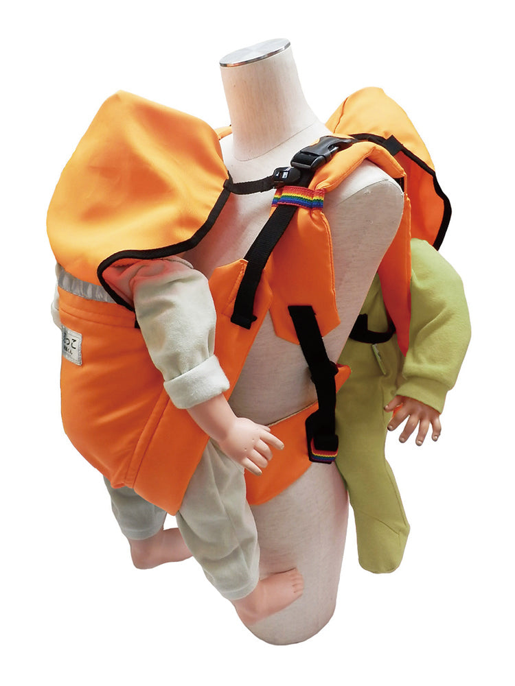 ベビー 0歳児用 2人抱きキャリー 避難用抱っこひも避難くん 保育所 託児所 専売 防災グッズ 赤ちゃん 乳児 幼児 園児 保育士 地震対策 水害 災害 防炎 おんぶ だっこ ベスト 持ち運び コンパクト たためる 安心 安全 非常時 緊急時 日本製 0歳