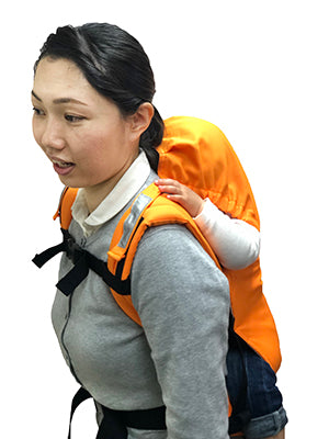 ベビー 避難用抱っこひも 避難くん 対面抱っこ・おんぶ用 1人抱きウェストベルトキャリー 防災グッズ ホイッスル付き 赤ちゃん 乳児 幼児 園児 保育士 オレンジ ネイビー 持ち運び コンパクト たためる 地震対策 水害 災害 防炎 非常時 緊急時 日本製 保育園 子ども園